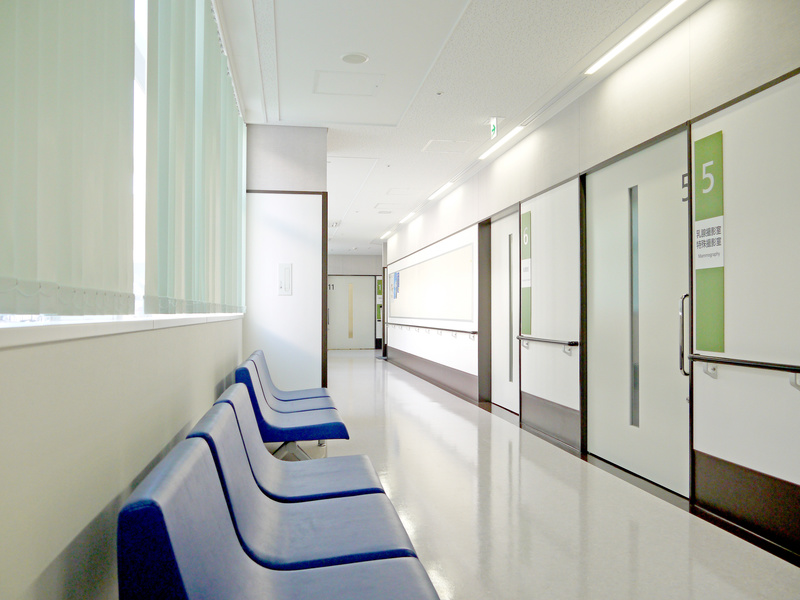 ケアミックス病院とは、複数の違うタイプの医療・看護を提供している病院のことです。
